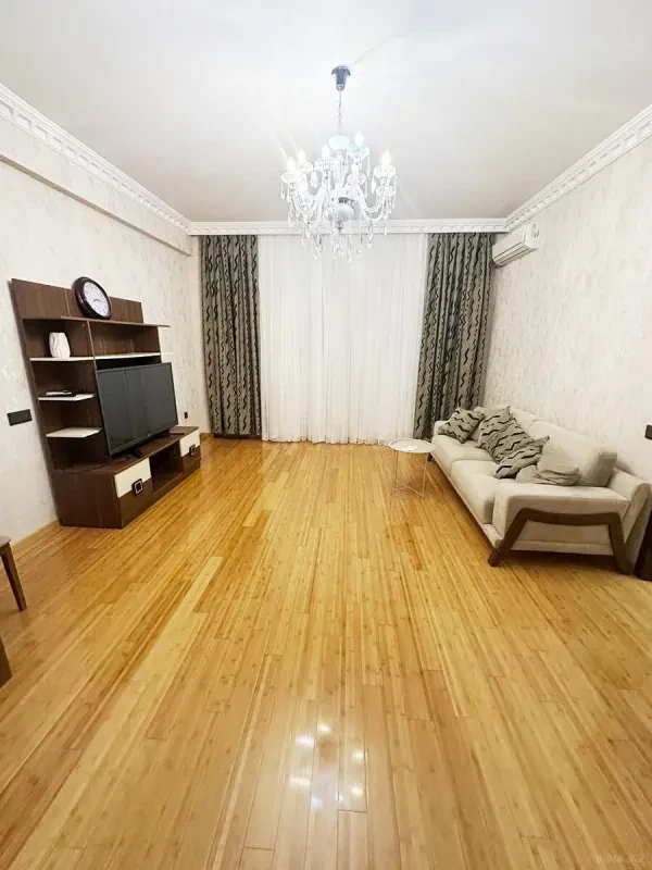 Kirayə verilir 2 otaqlı mənzil 72 m²