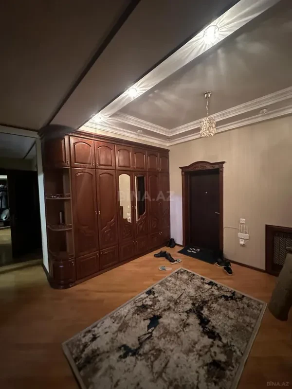 Kirayə verilir 2 otaqlı mənzil 110 m²