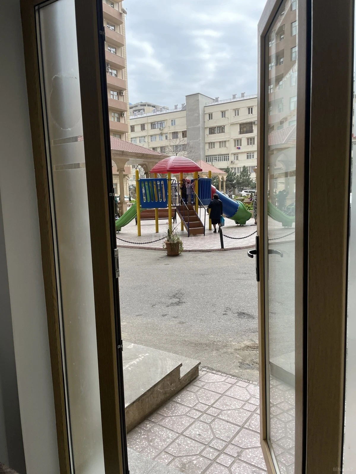 Kirayə verilir 2 otaqlı ofis 12 m²