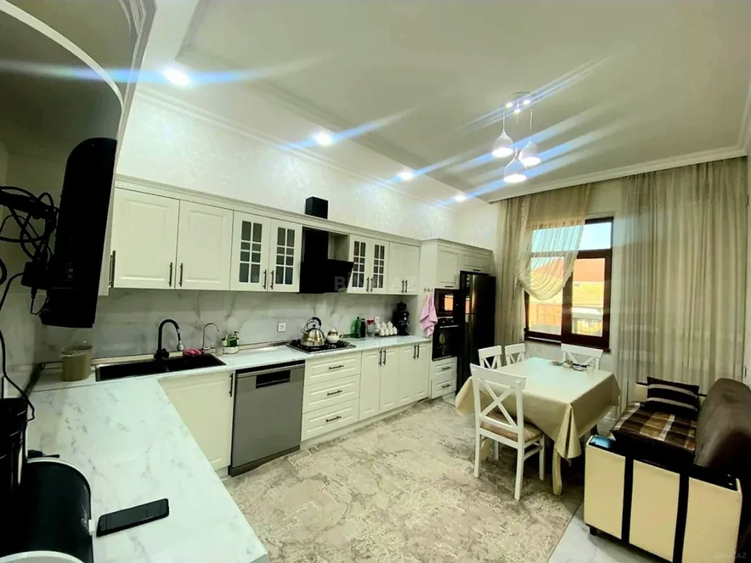 Satılır 6 otaqlı həyət evi 300 m²