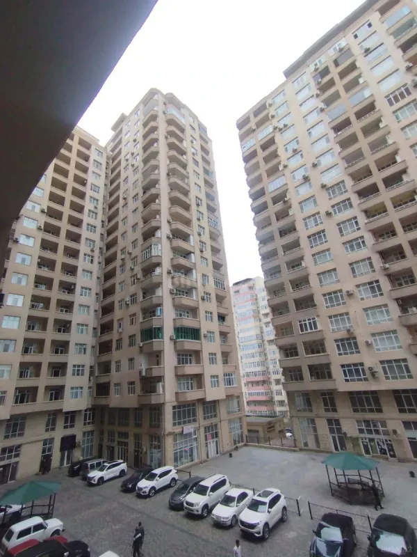 Satılır 3 otaqlı mənzil 135 m²