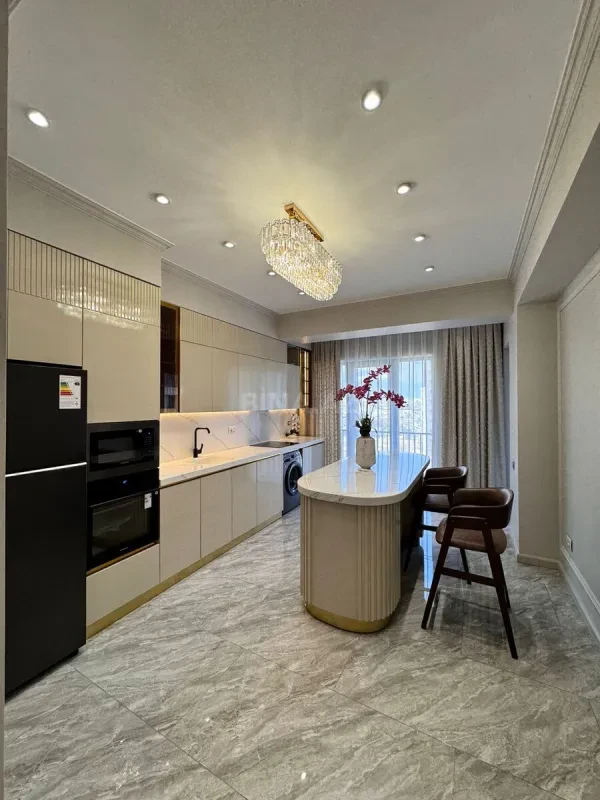 Satılır 3 otaqlı mənzil 128 m²