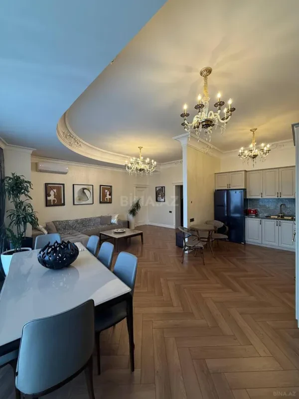 Satılır 3 otaqlı mənzil 165 m²