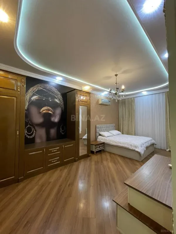 Satılır 3 otaqlı mənzil 165 m²