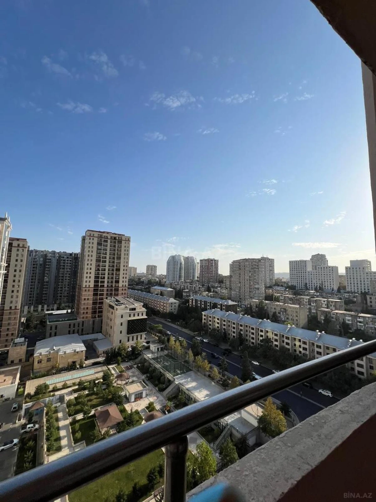 Satılır 4 otaqlı mənzil 165 m²