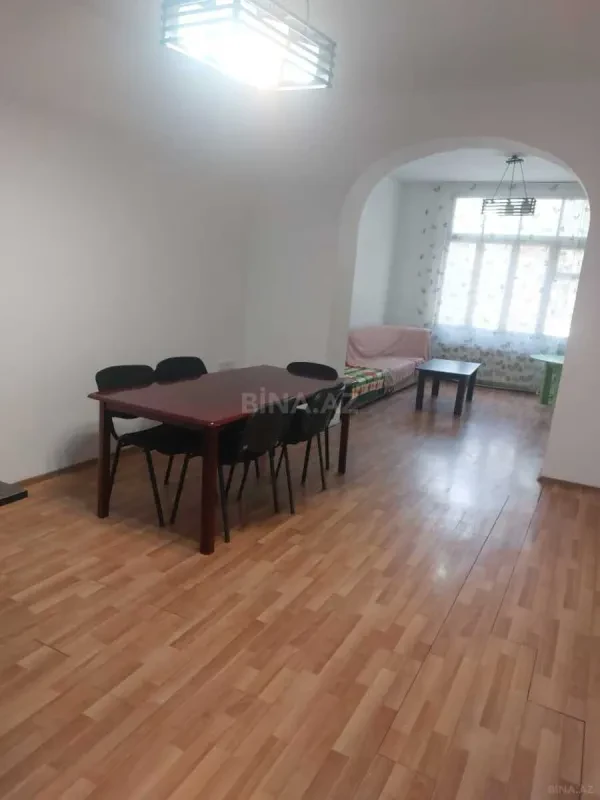 Kirayə verilir 4 otaqlı mənzil 135 m²