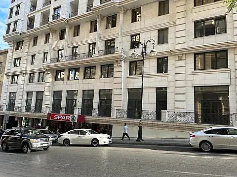 Satılır obyekt 400 m² — Bakı 400.00 m²