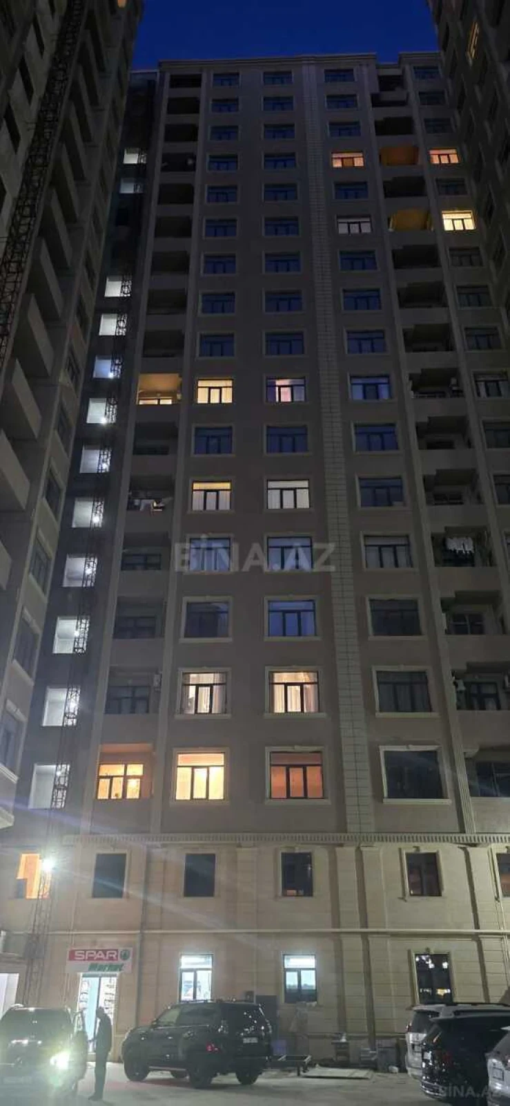 Satılır 3 otaqlı mənzil 141 m²