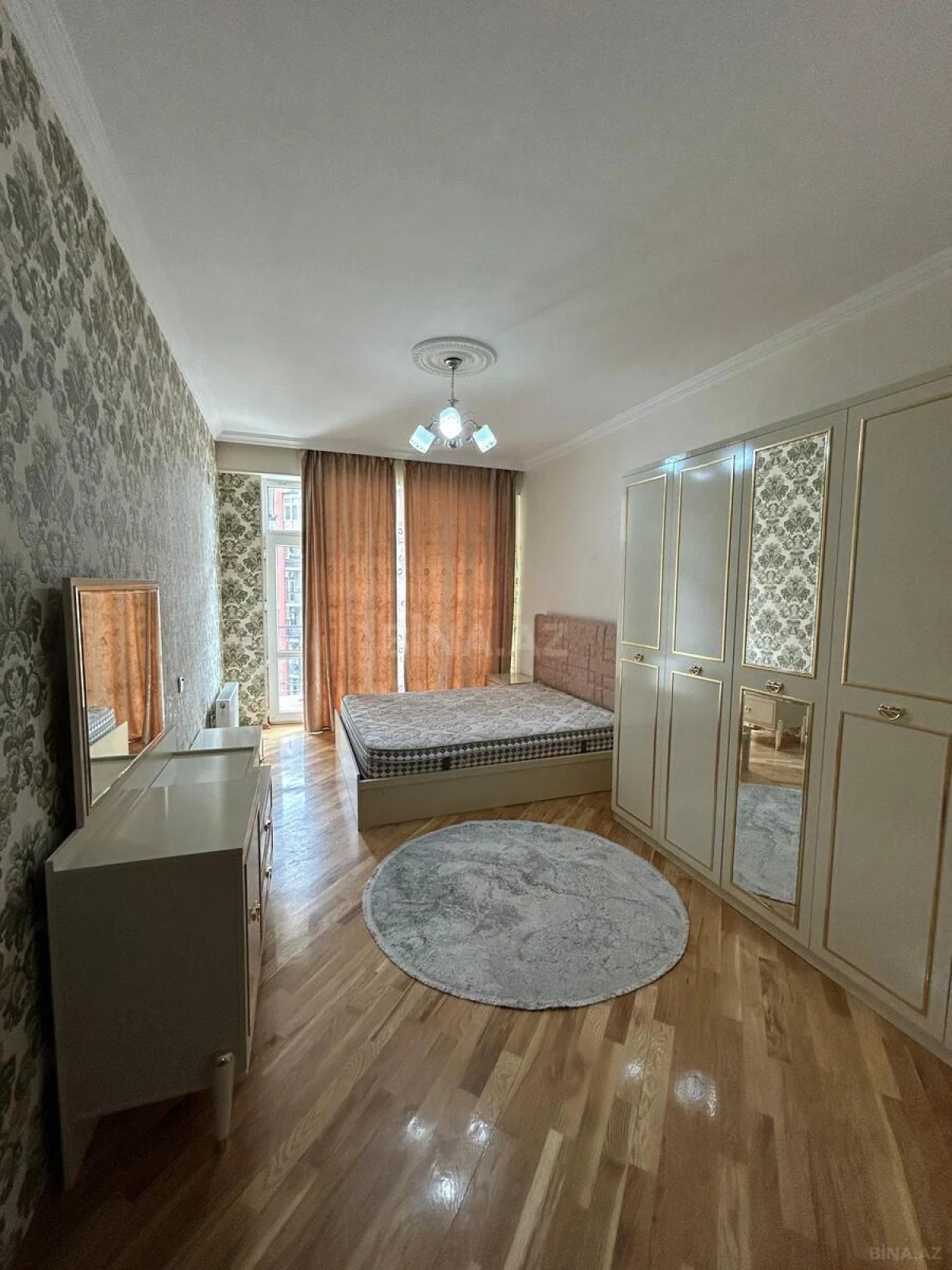 Kirayə verilir 2 otaqlı mənzil 90 m²