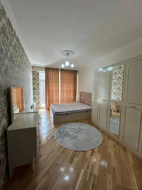 Kirayə verilir 2 otaqlı mənzil 90 m²