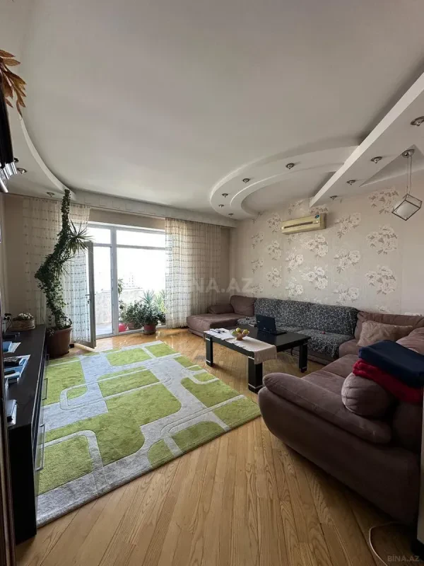 Satılır 3 otaqlı mənzil 110 m²