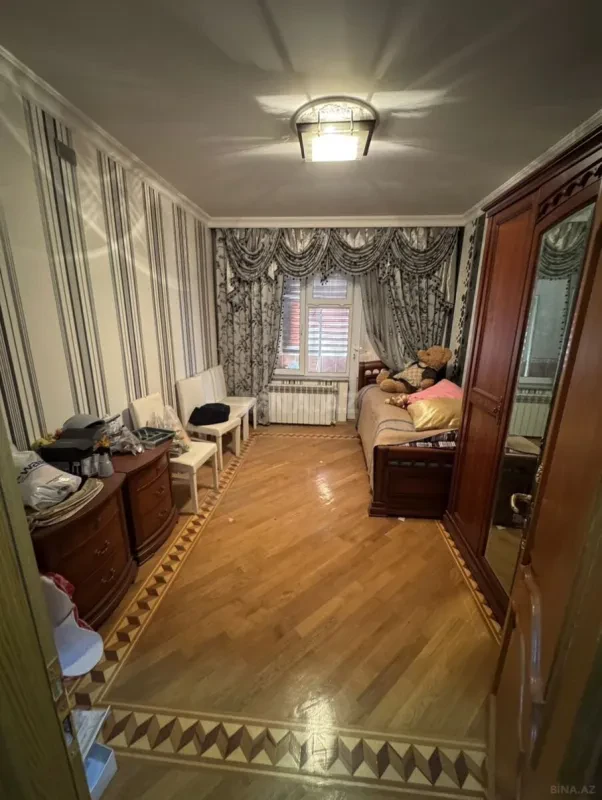 Satılır 5 otaqlı mənzil 120 m²