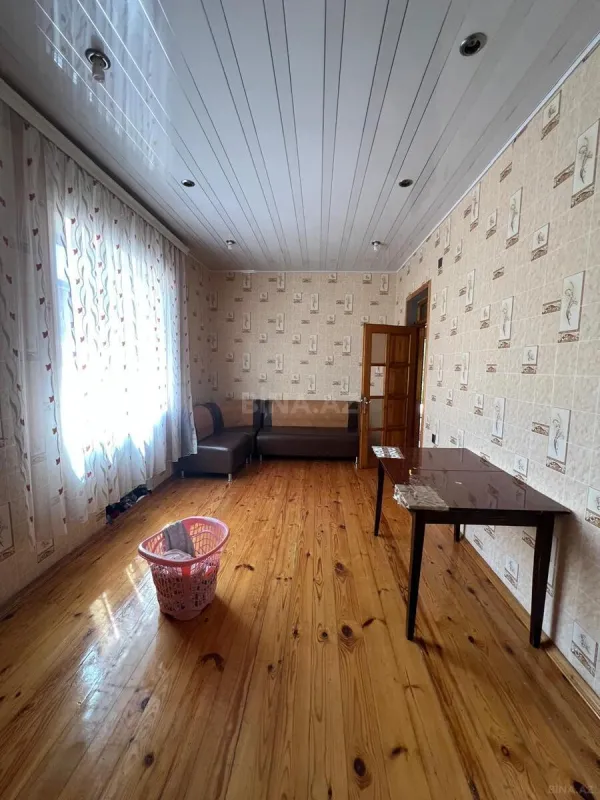 Satılır 7 otaqlı həyət evi 300 m²