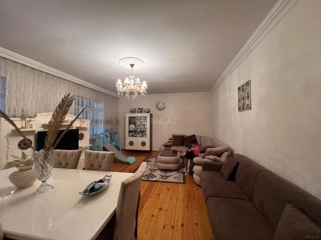 Satılır 7 otaqlı həyət evi 300 m²