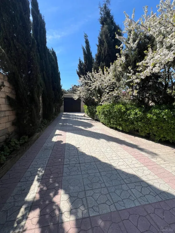 Satılır 7 otaqlı həyət evi 300 m²