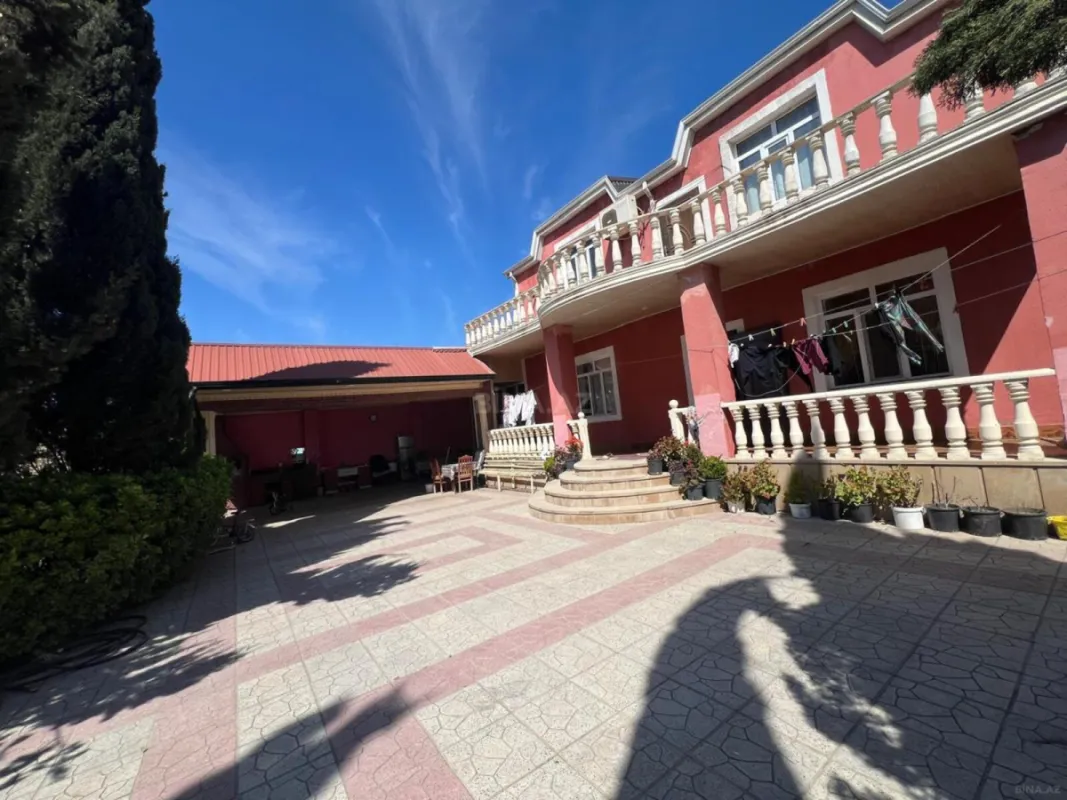 Satılır 7 otaqlı həyət evi 300 m²
