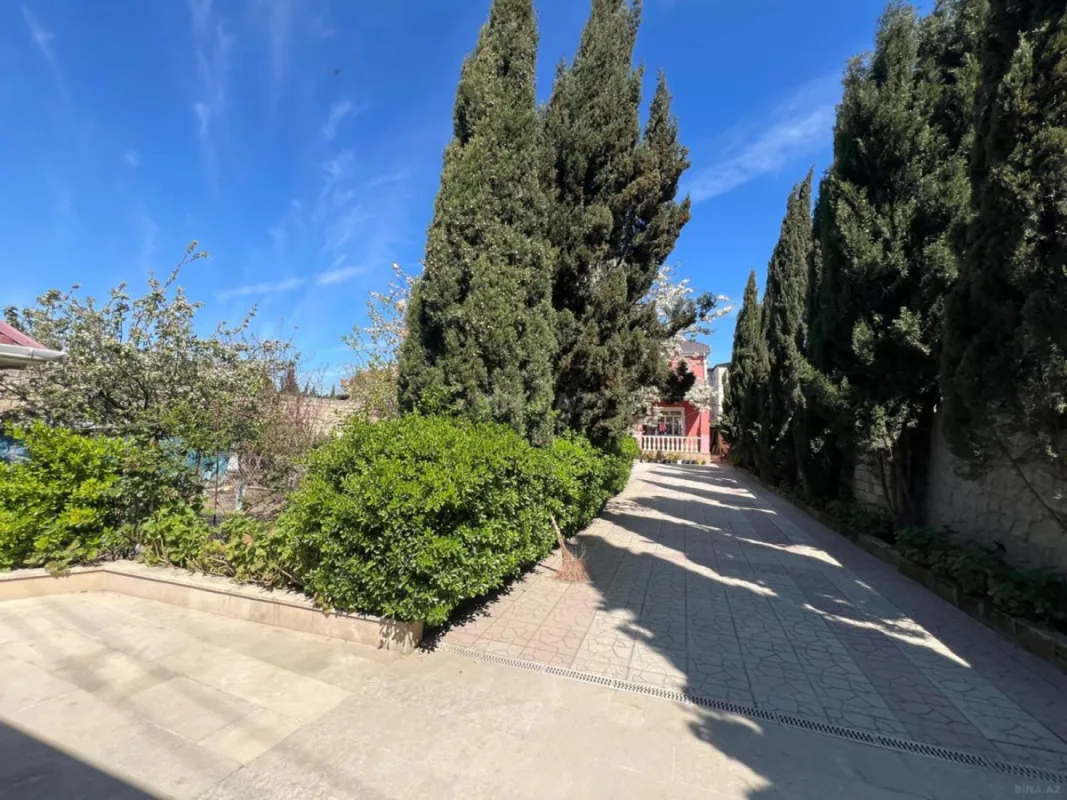 Satılır 7 otaqlı həyət evi 300 m²
