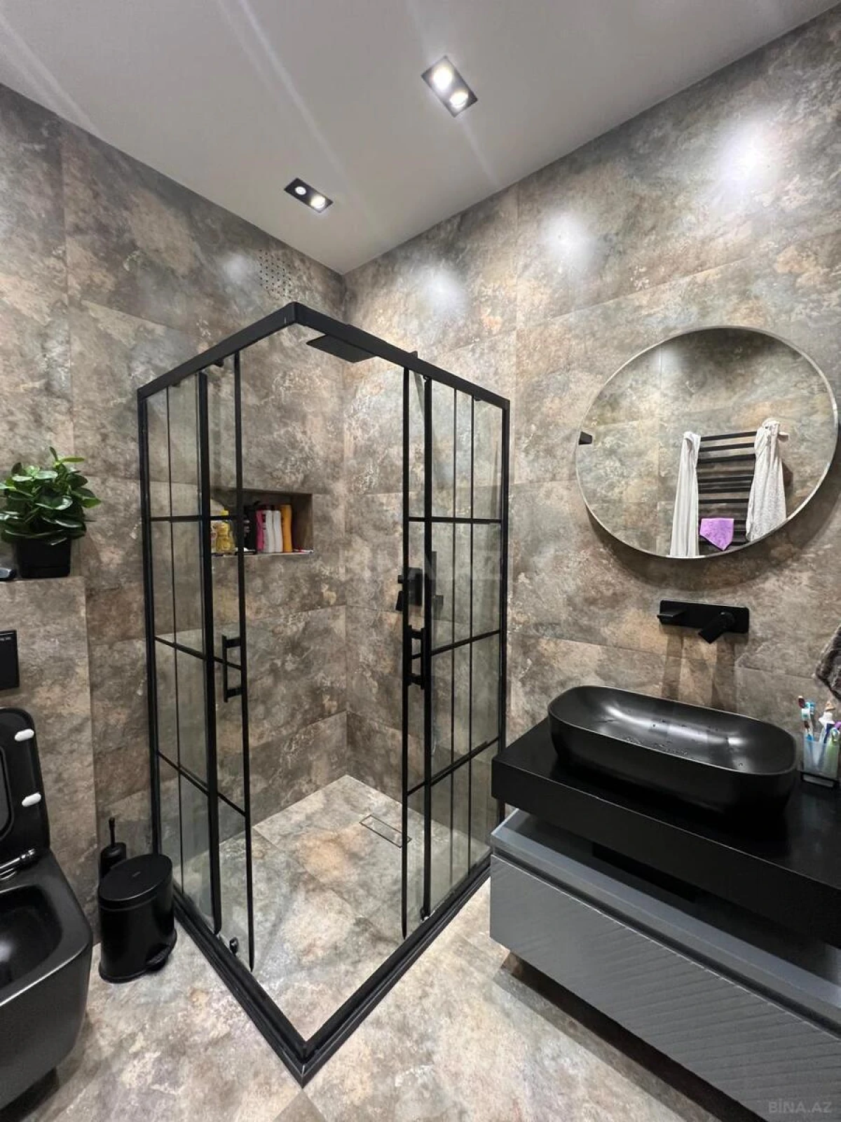 Satılır 7 otaqlı həyət evi 300 m²