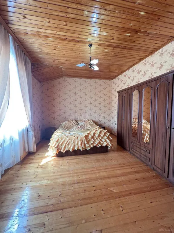 Satılır 7 otaqlı həyət evi 300 m²