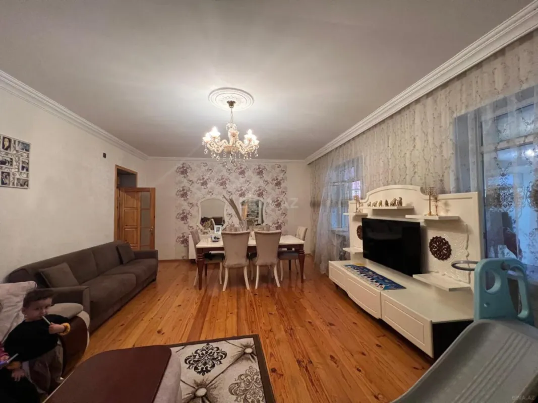 Satılır 7 otaqlı həyət evi 300 m²