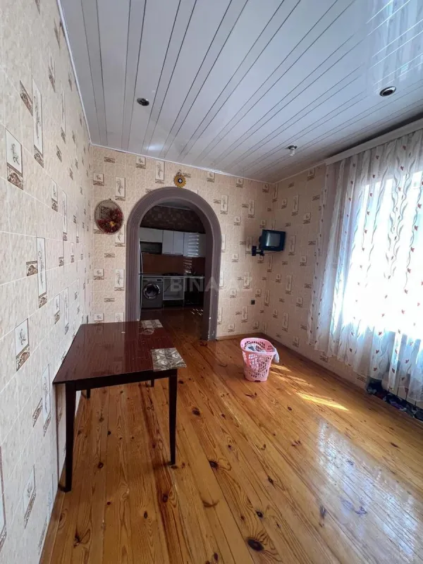 Satılır 7 otaqlı həyət evi 300 m²