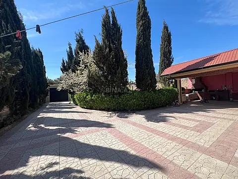 Satılır 7 otaqlı həyət evi 300 m²