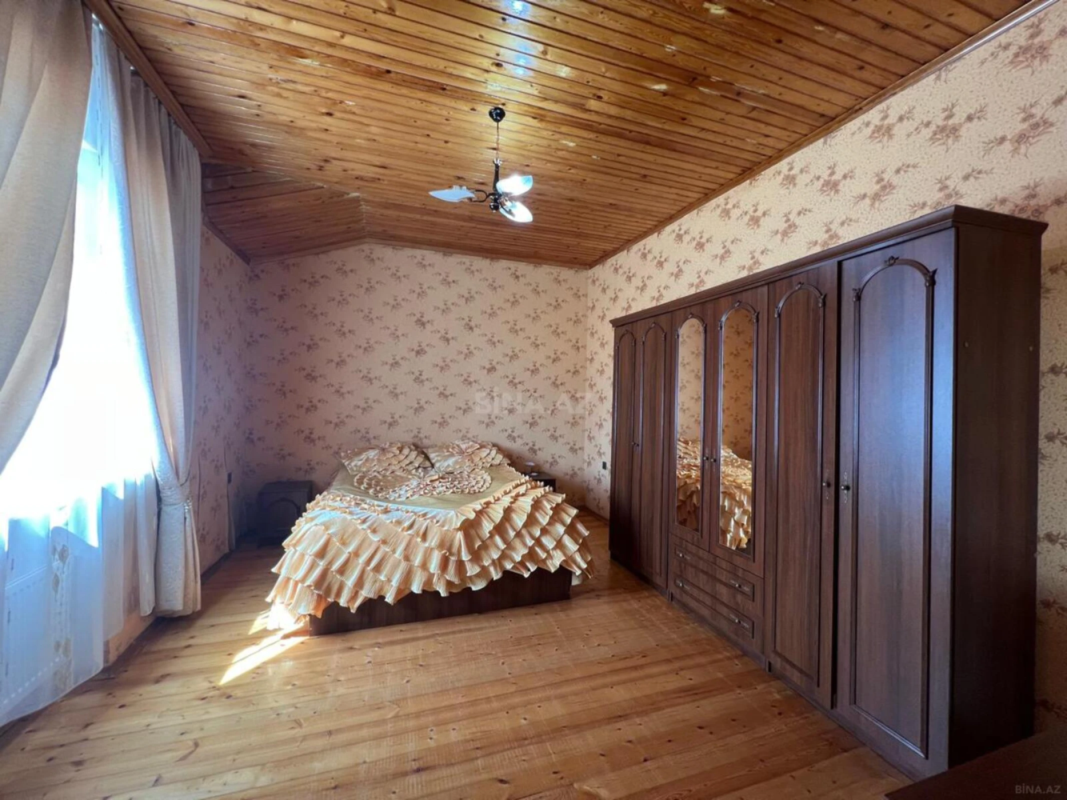 Satılır 7 otaqlı həyət evi 300 m²