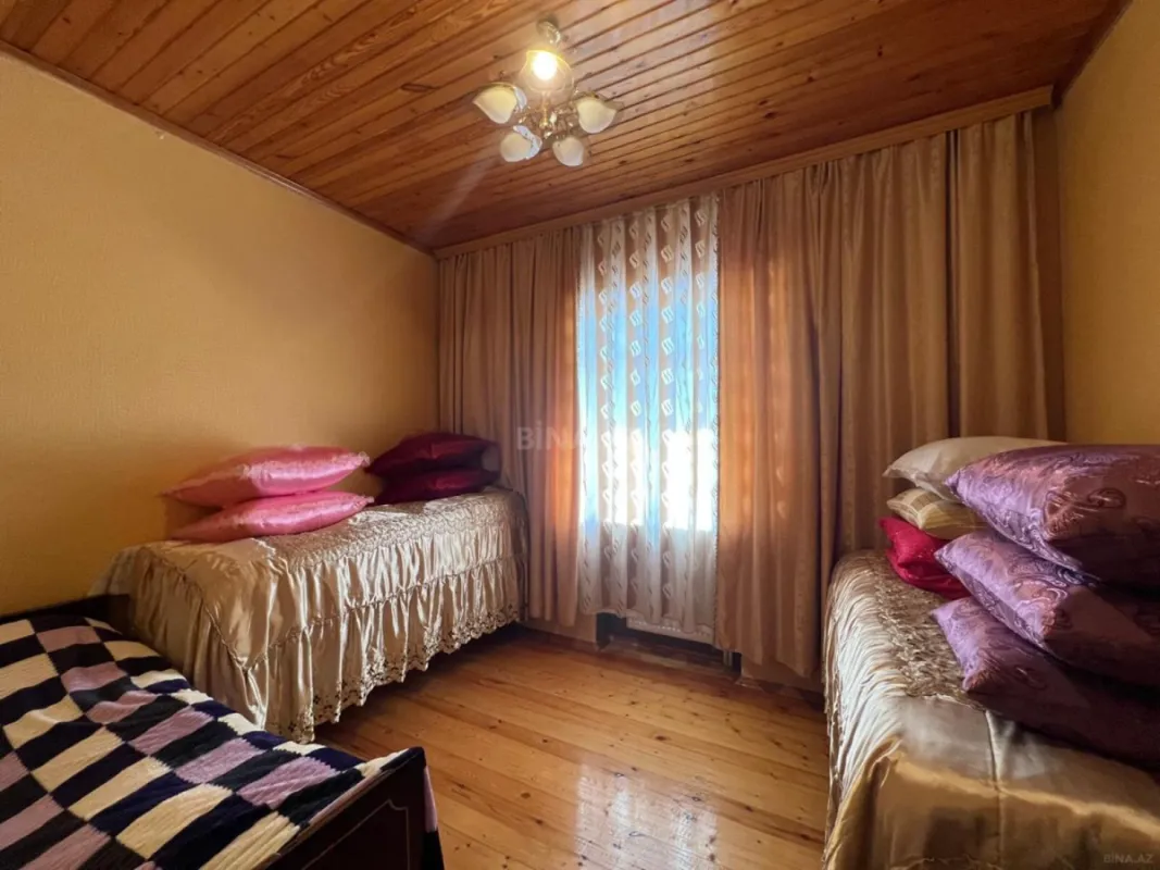 Satılır 7 otaqlı həyət evi 300 m²