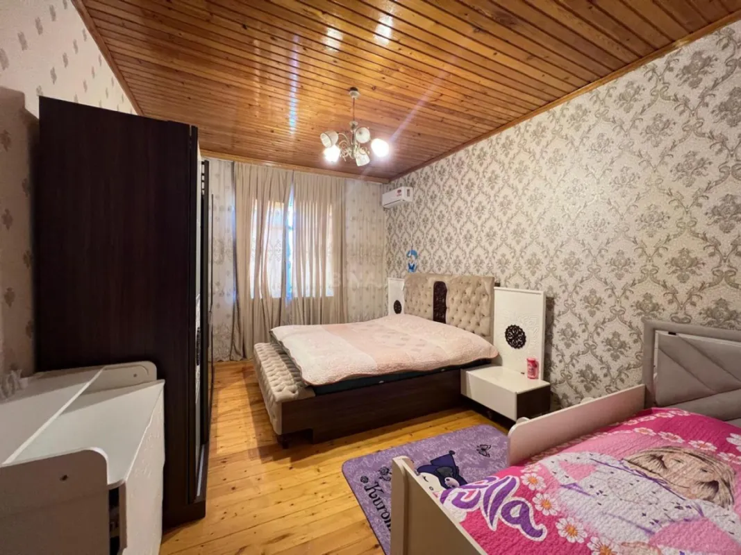 Satılır 7 otaqlı həyət evi 300 m²
