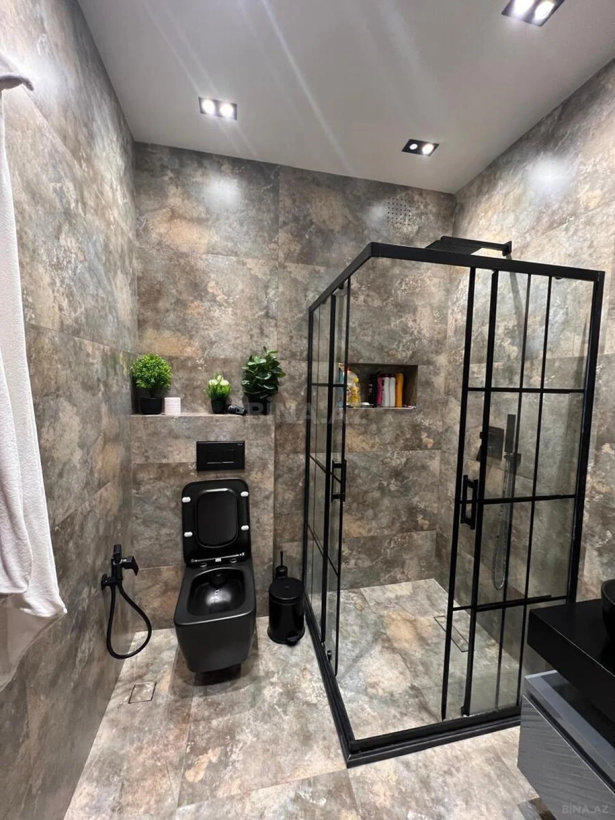 Satılır 7 otaqlı həyət evi 300 m²