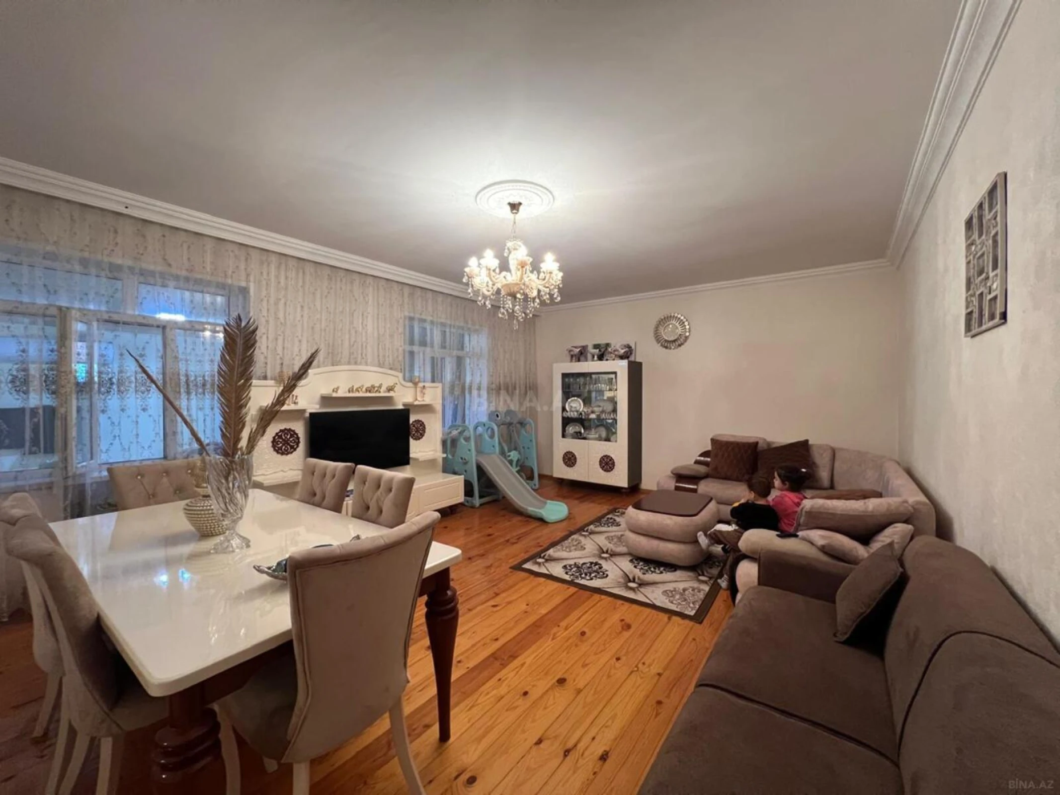 Satılır 7 otaqlı həyət evi 300 m²