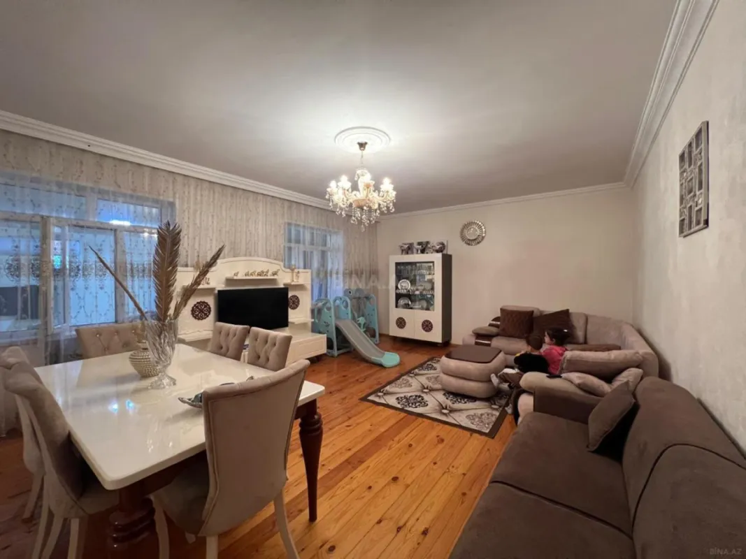 Satılır 7 otaqlı həyət evi 300 m²