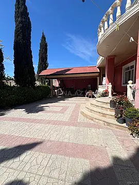 Satılır 7 otaqlı həyət evi 300 m²