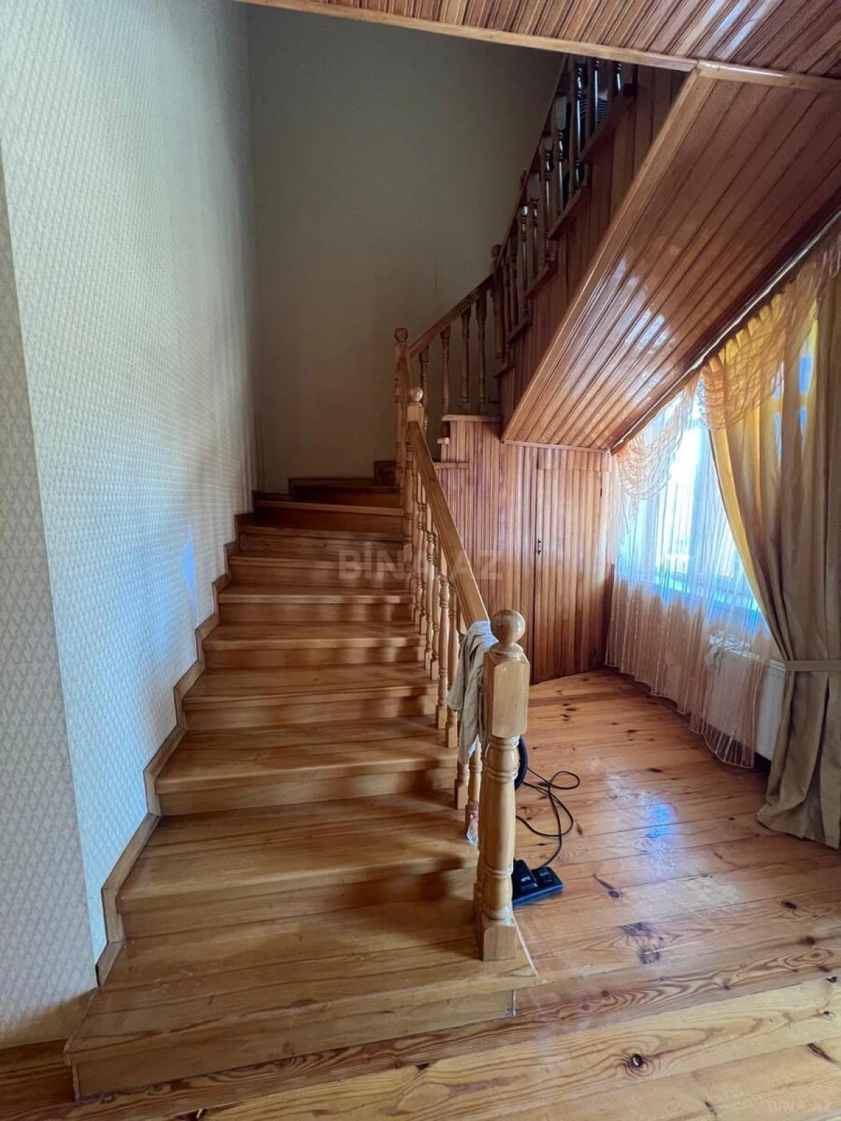 Satılır 7 otaqlı həyət evi 300 m²