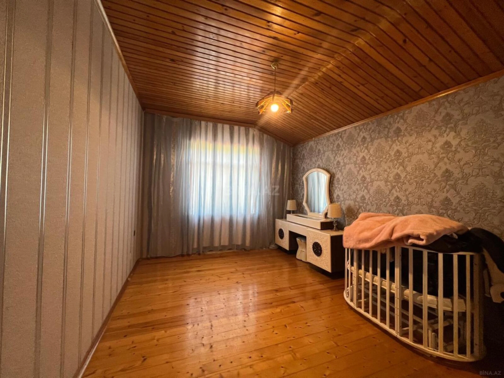 Satılır 7 otaqlı həyət evi 300 m²