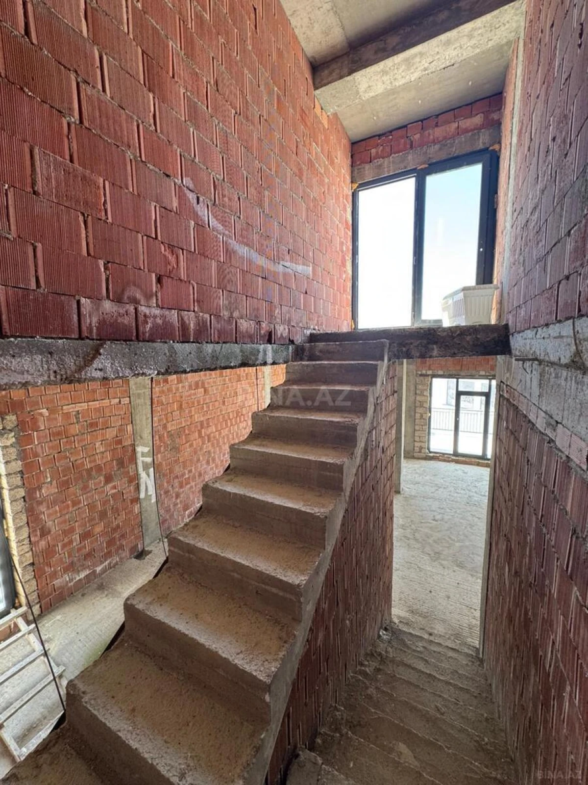 Satılır 5 otaqlı həyət evi 198.2 m²