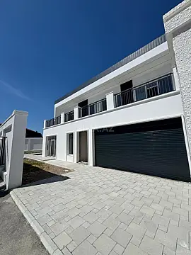 Satılır 5 otaqlı həyət evi 198.2 m²