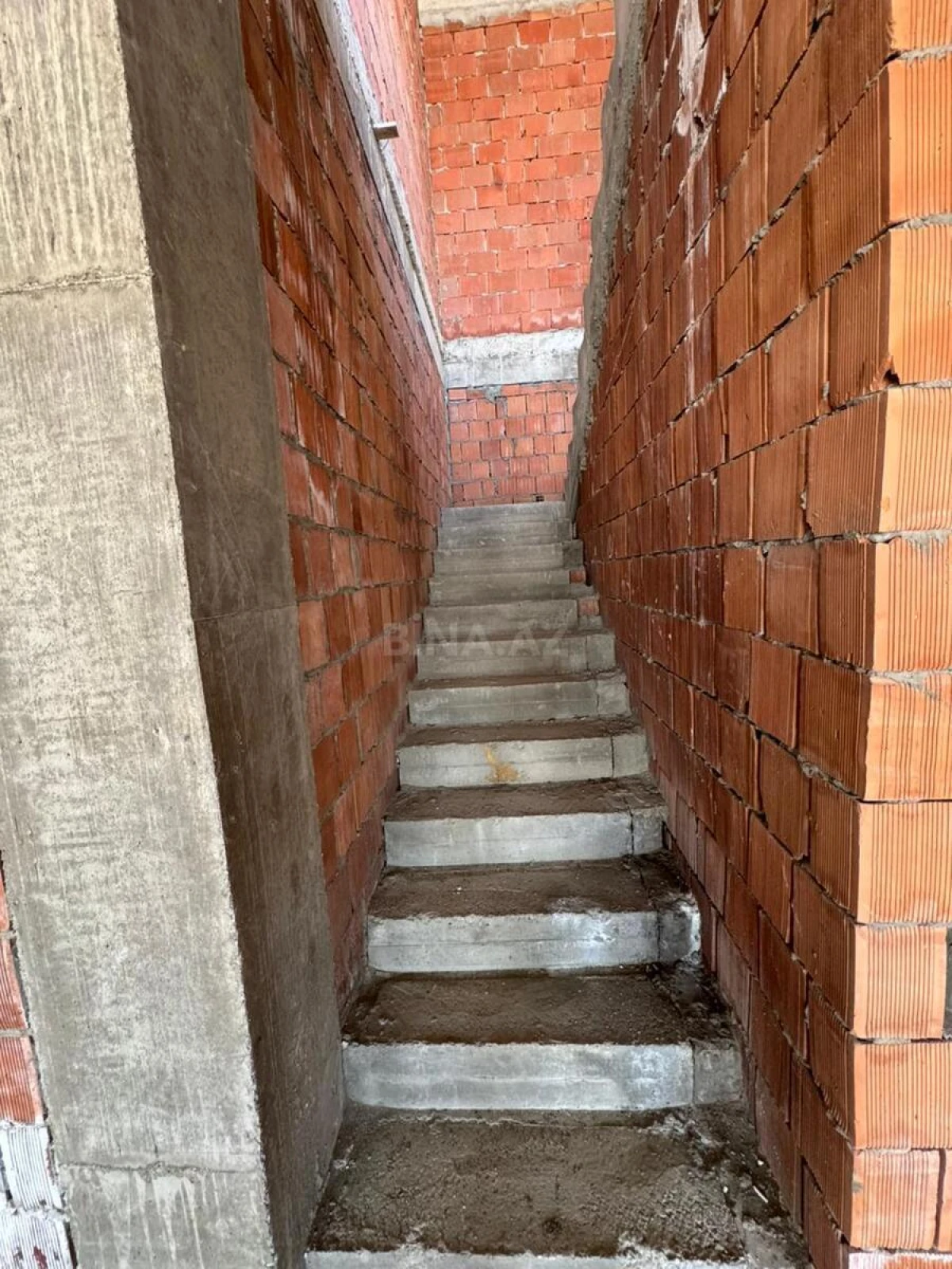 Satılır 5 otaqlı həyət evi 198.2 m²