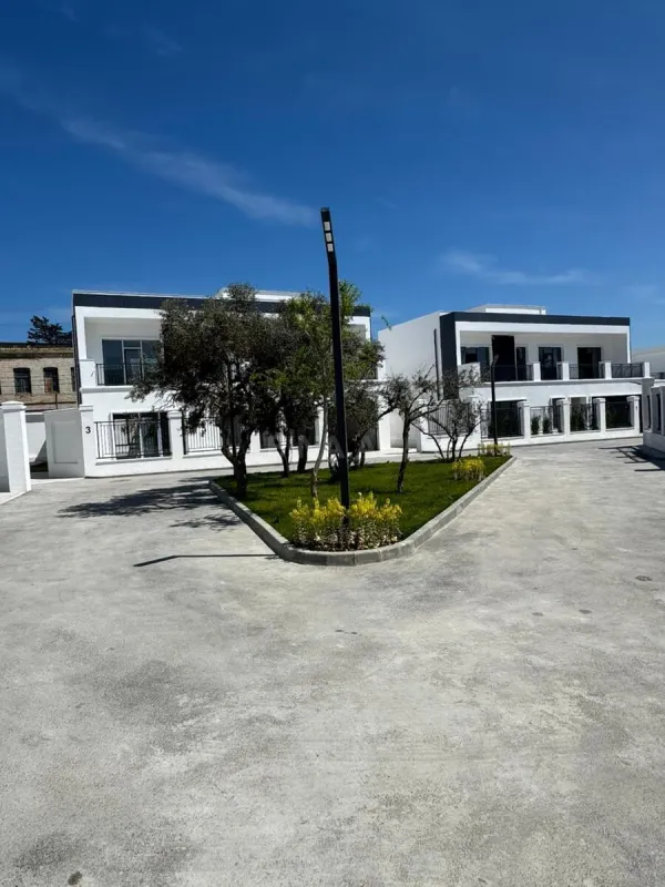 Satılır 5 otaqlı həyət evi 198.2 m²