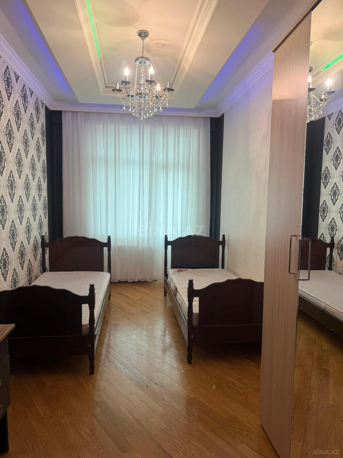 Kirayə verilir 4 otaqlı mənzil 160 m²