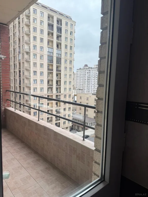 Kirayə verilir 4 otaqlı mənzil 160 m²