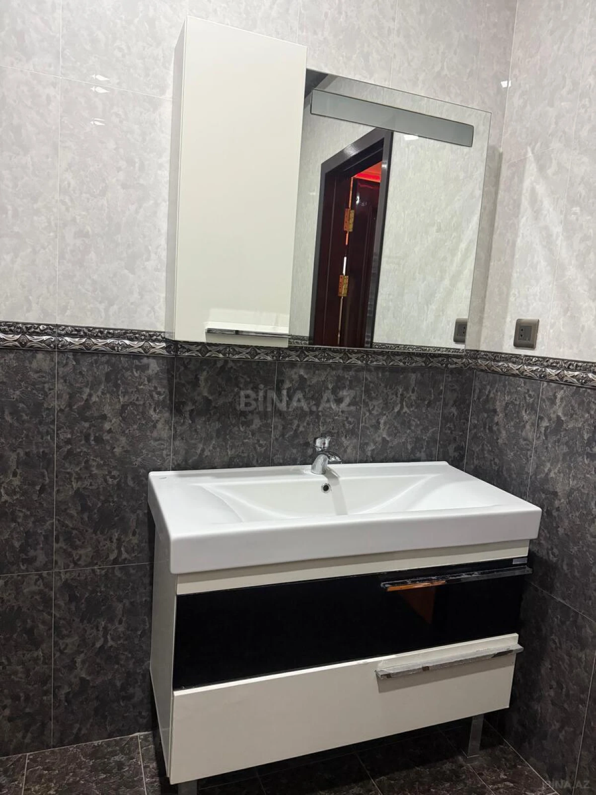 Kirayə verilir 4 otaqlı mənzil 160 m²