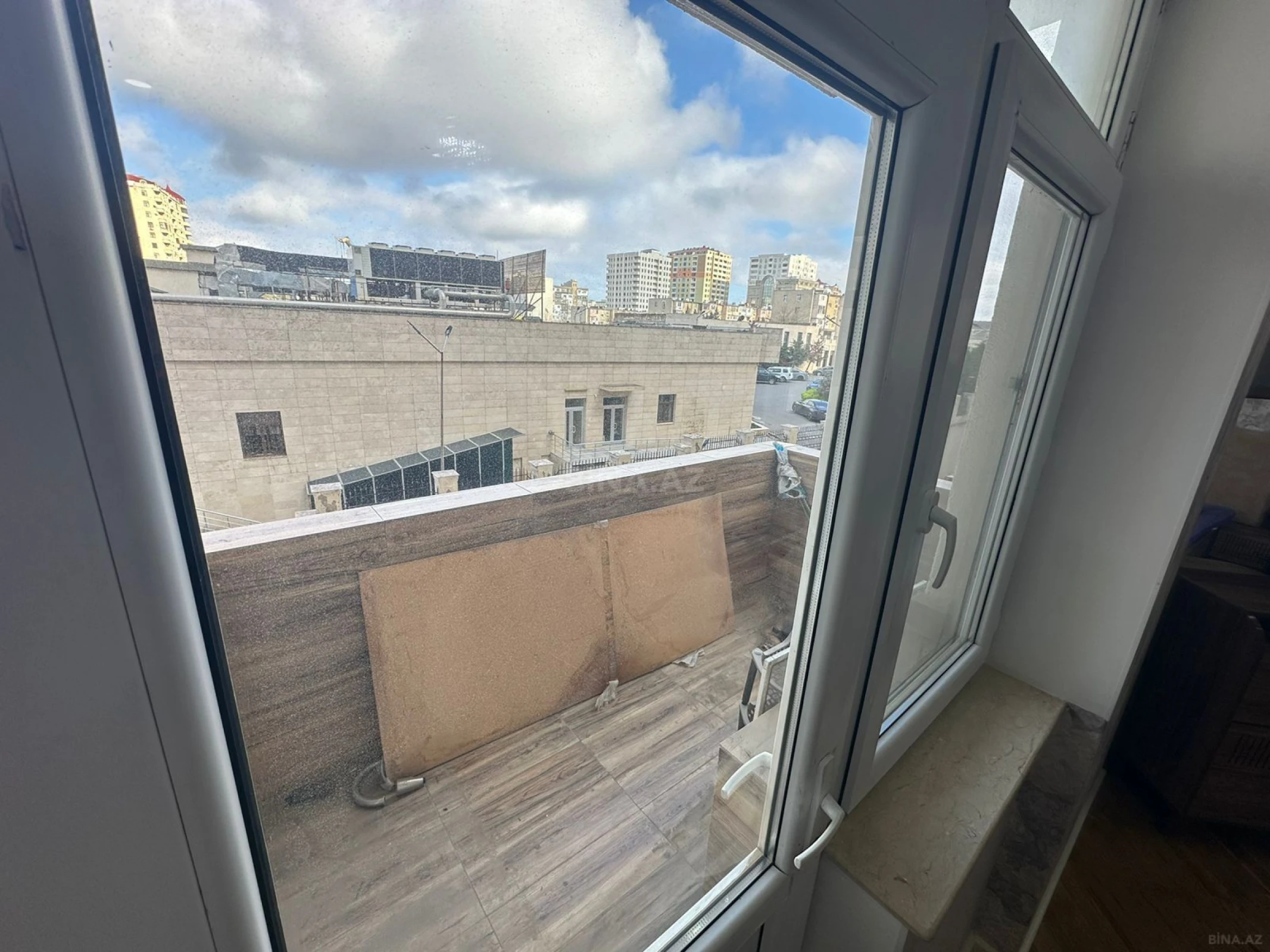 Kirayə verilir 3 otaqlı mənzil 105 m²