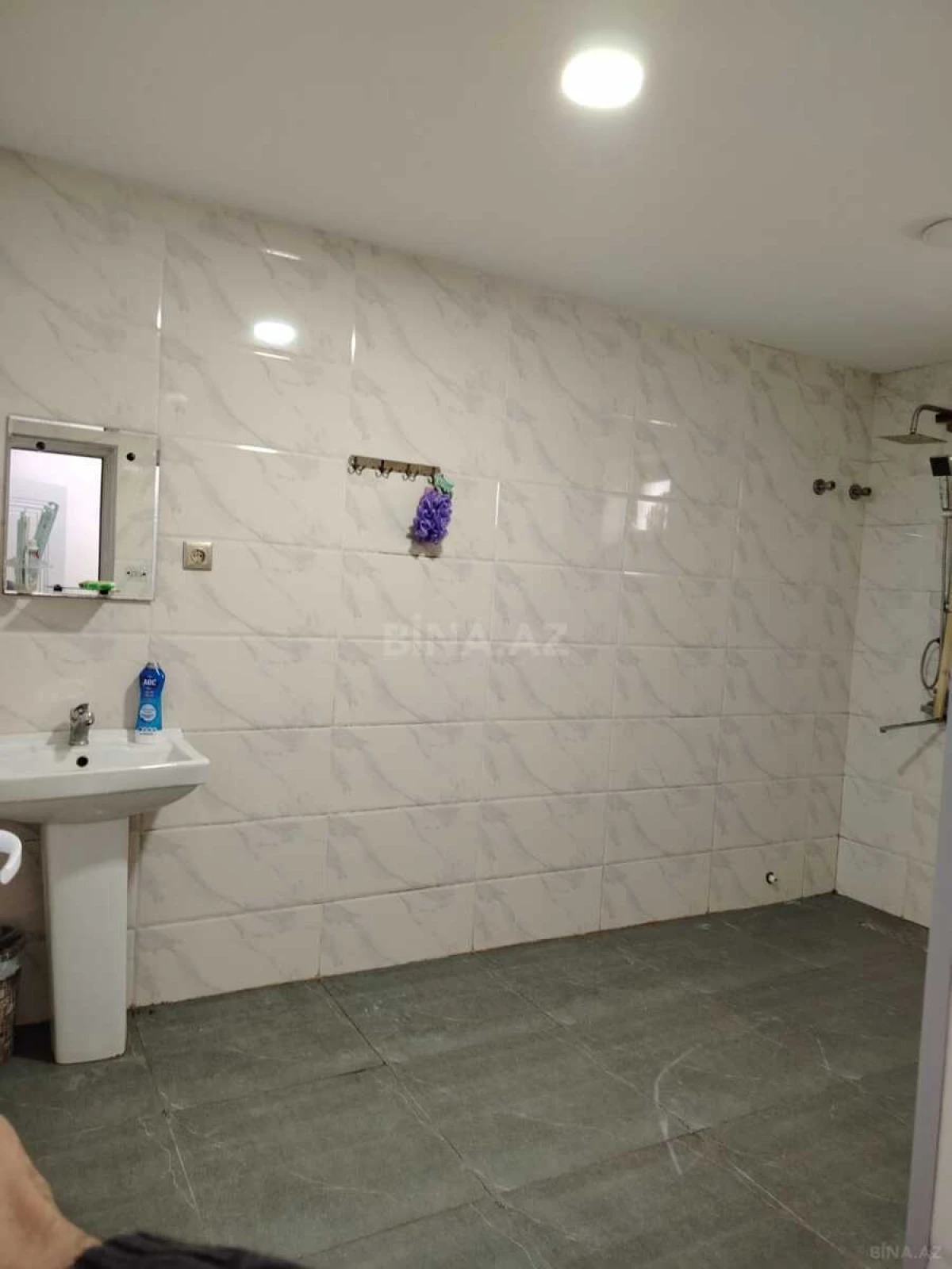 Kirayə verilir 10 otaqlı həyət evi 400 m²