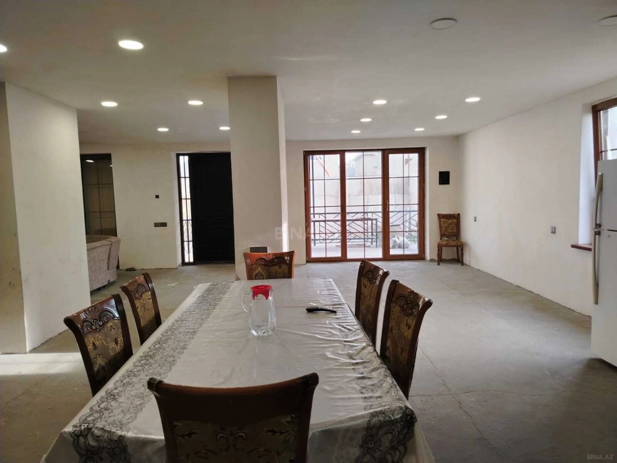 Kirayə verilir 10 otaqlı həyət evi 400 m²