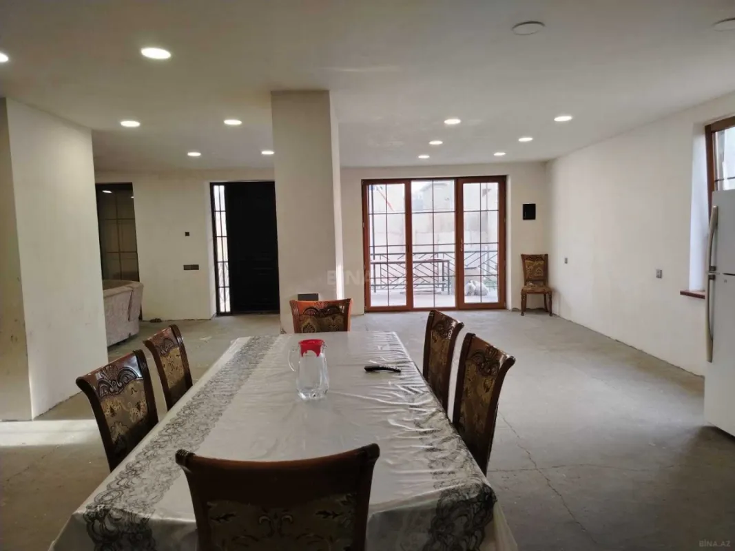 Kirayə verilir 10 otaqlı həyət evi 400 m²