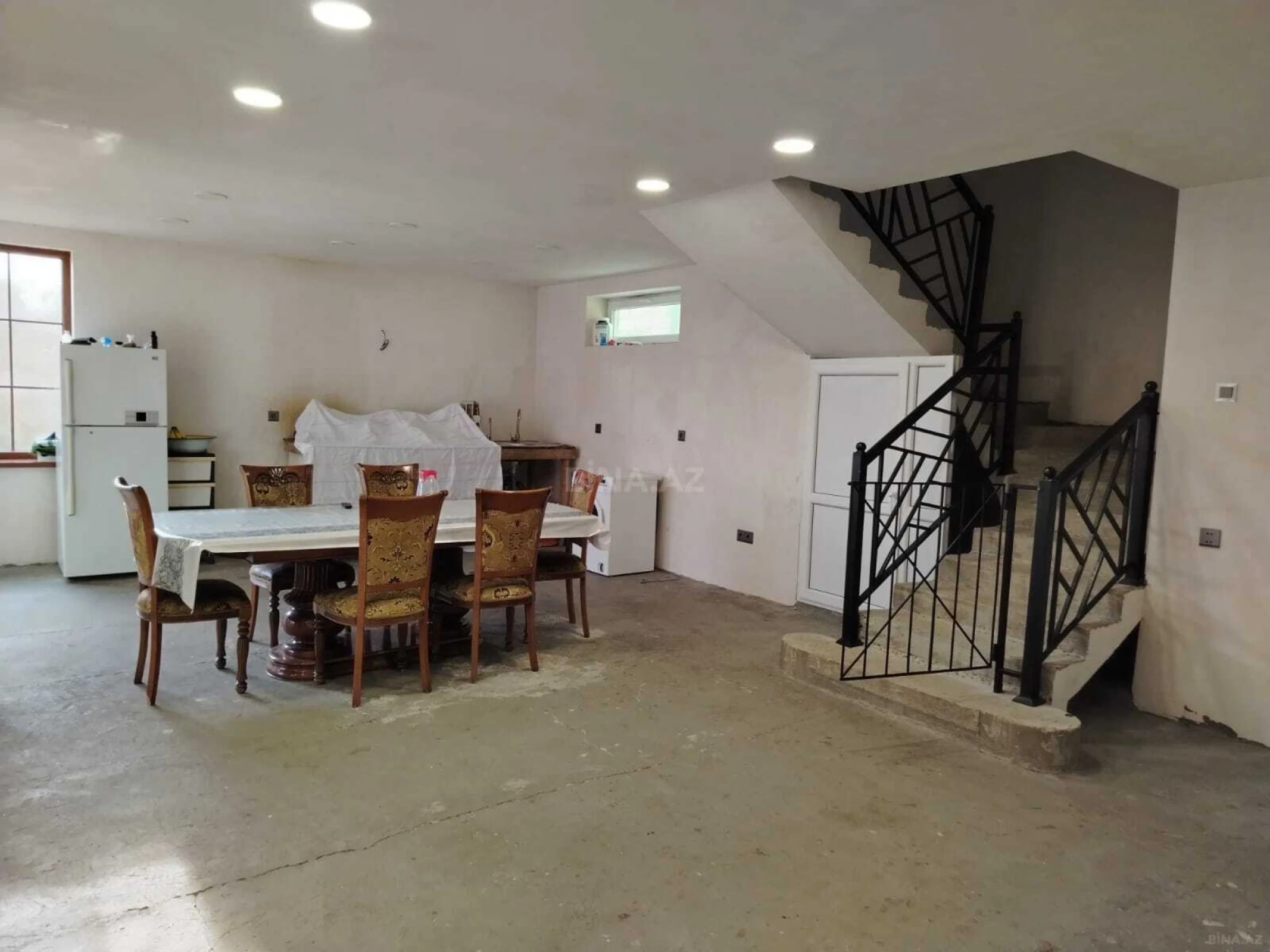 Kirayə verilir 10 otaqlı həyət evi 400 m²