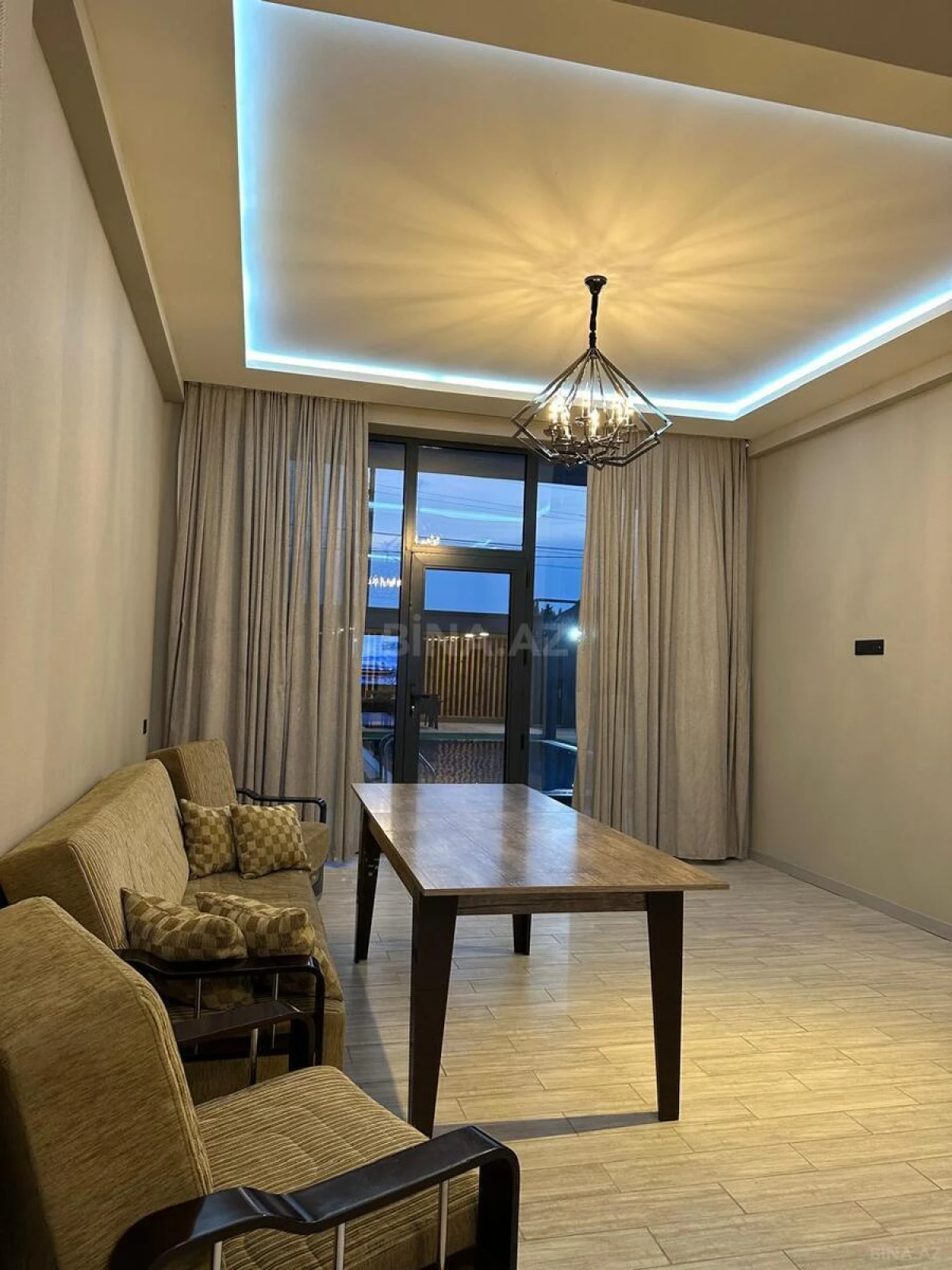 Kirayə verilir 5 otaqlı həyət evi 250 m²