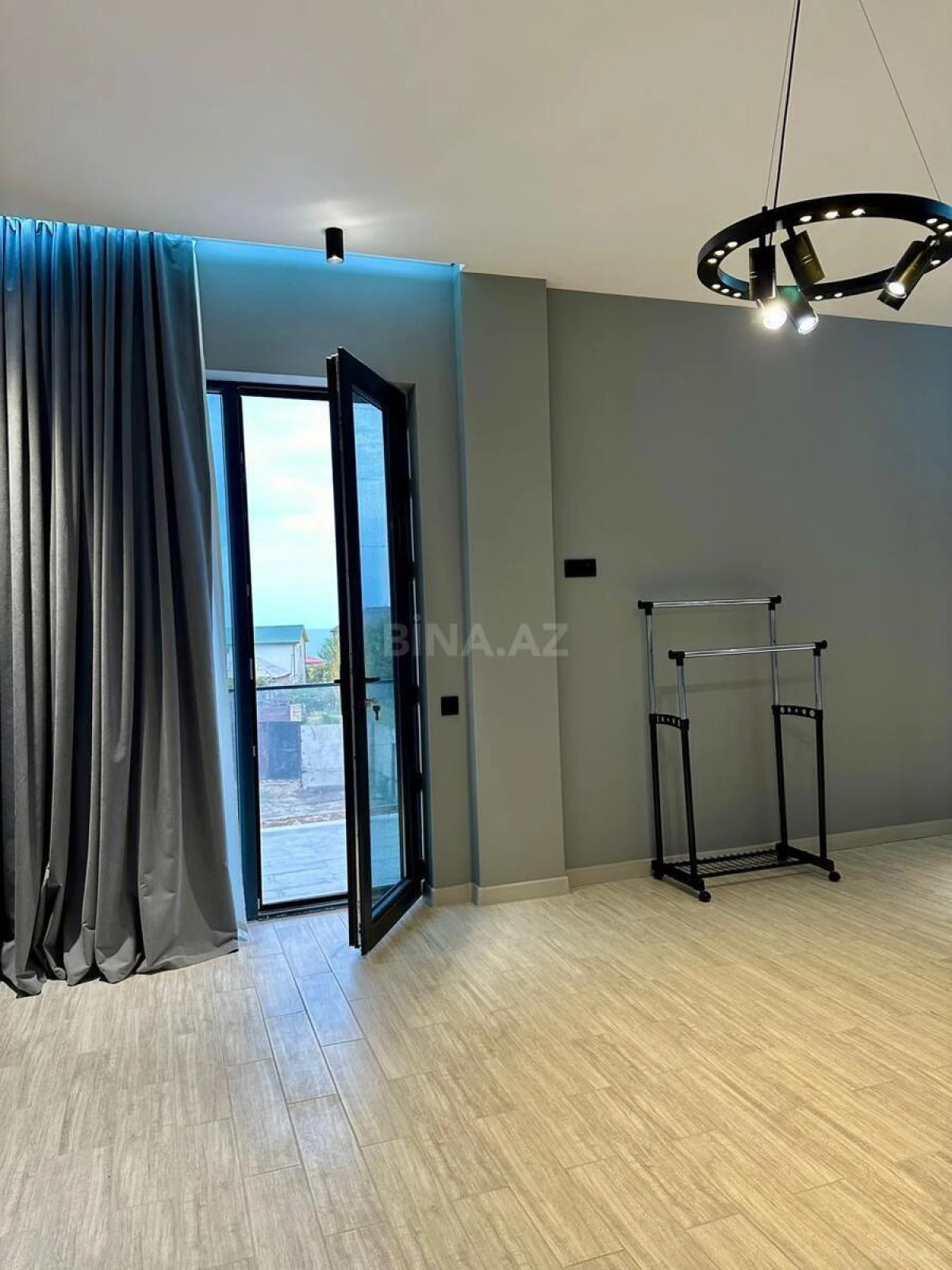 Kirayə verilir 5 otaqlı həyət evi 250 m²