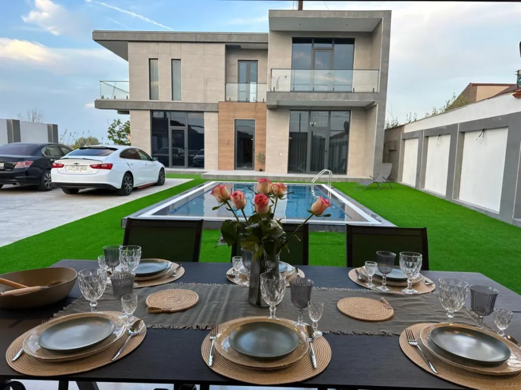 Kirayə verilir 5 otaqlı həyət evi 250 m²